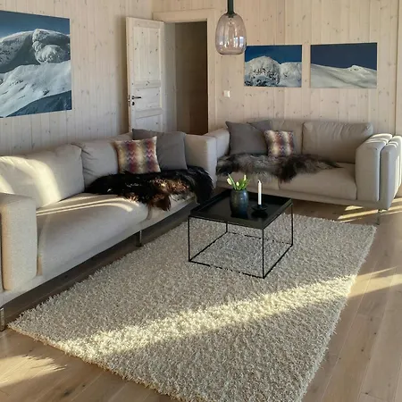 בית נופש Bright And Modern Cabin, With Great Mountain View Vågsli